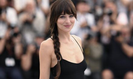 Dakota Johnson no podía pagar ni el alquiler cuando su papá dejó de mantenerla