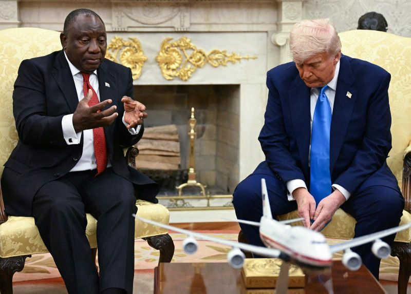 Donald Trump presiona al presidente de Sudáfrica