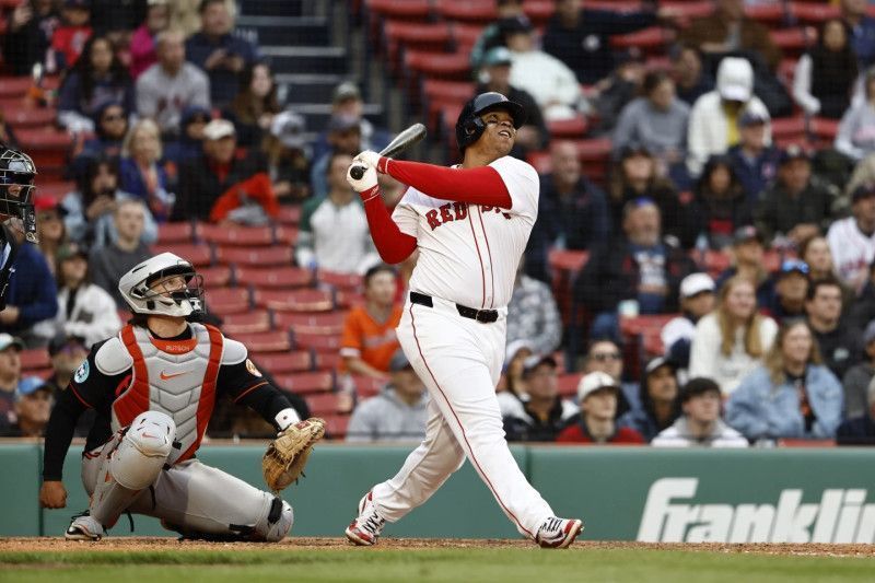 Devers da 2 H4, incluido un grand slam, e impulsa 8 en paliza de Boston a Orioles