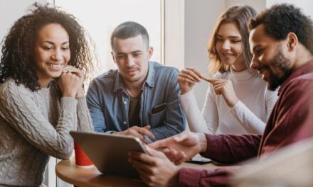 Navegando el futuro empresarial: dirección y gestión en la era de la IA y la sostenibilidad