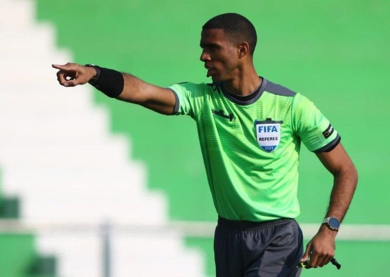 Adonis Carrasco, un árbitro que el fútbol le robó al baloncesto
