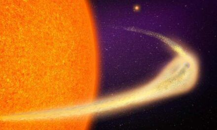 Planeta con una gran cola cometaria