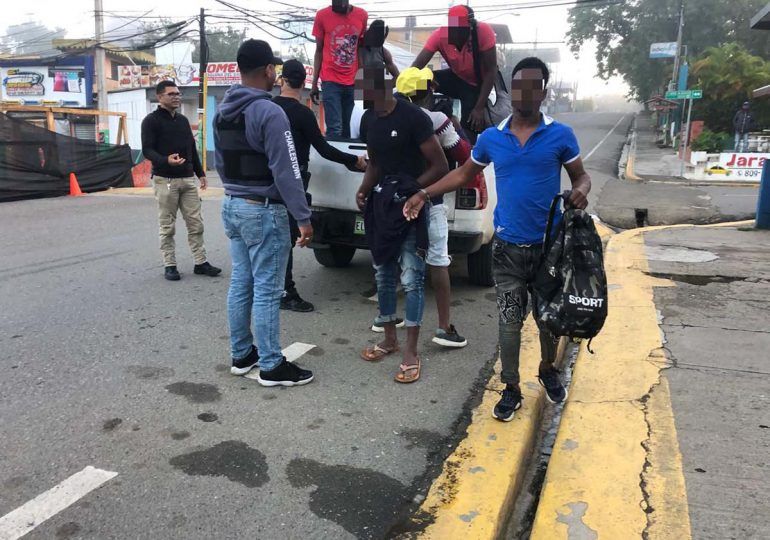 Unidades de Migración detienen 1,083 y deportan 450 extranjeros indocumentados