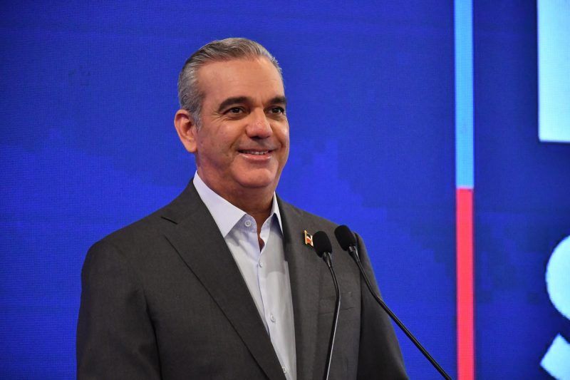 Más del 90 % respalda las 15 medidas del presidente Abinader para la migración irregular, según Sondeos