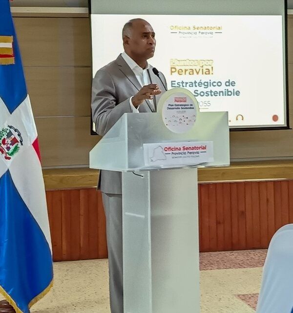 Senador Julito Fulcar presenta Plan Estratégico de Desarrollo Sostenible a banilejos residentes en Santo Domingo