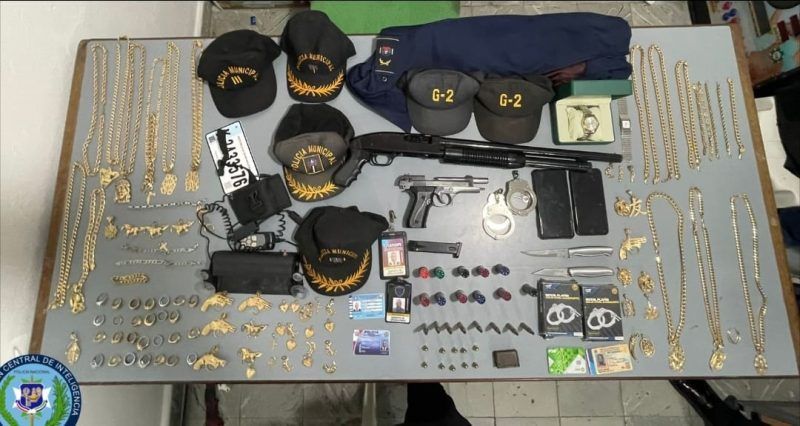 Autoridades incautan armas, prendas, yipeta y máquinas tragamonedas en Sosúa y Puerto Plata