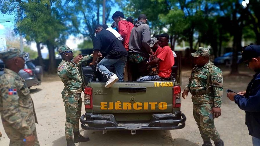 Migración detuvo ayer a 1,422 haitianos indocumentados