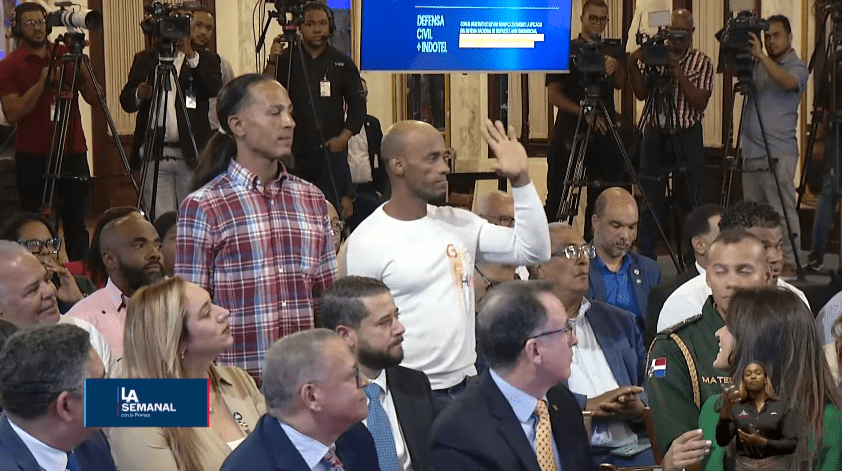 «Sobieky» y Aneudy, los que rescataron la niña de San Cristóbal, asisten al Palacio Nacional