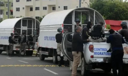 Migración arresta 1,030 haitianos indocumentados y deporta a otros 400