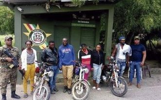 Detienen haitianos por traficar compatriotas indocumentados en San Juan y Valverde