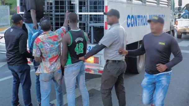 Migración dice haber detenido 1,509 ilegales y deportado 1,079