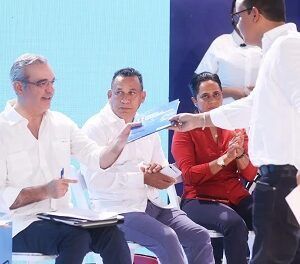 Luis Abinader promete buscar solución a problemas afectan San Cristóbal