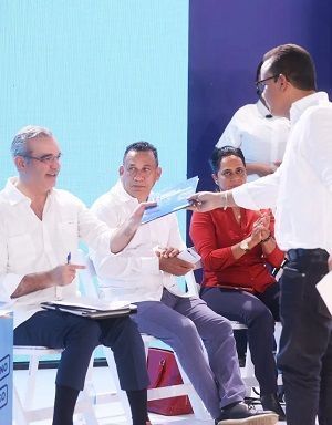 Luis Abinader promete buscar solución a problemas afectan San Cristóbal
