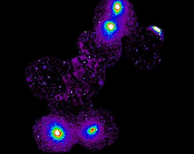 Descubren un enorme filamento de materia uniendo cuatro cúmulos de galaxias