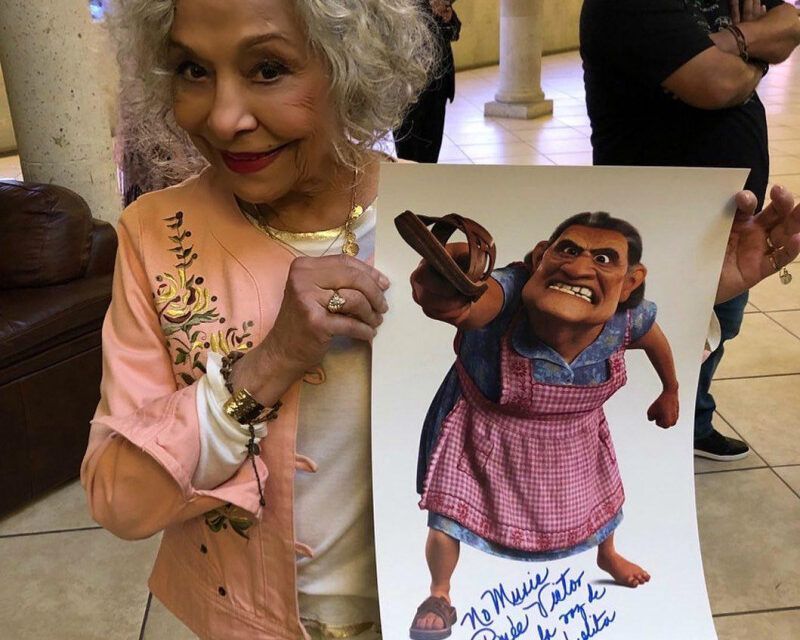 Muere Renée Victor, la actriz que prestó su voz a Abuelita en la película «Coco»