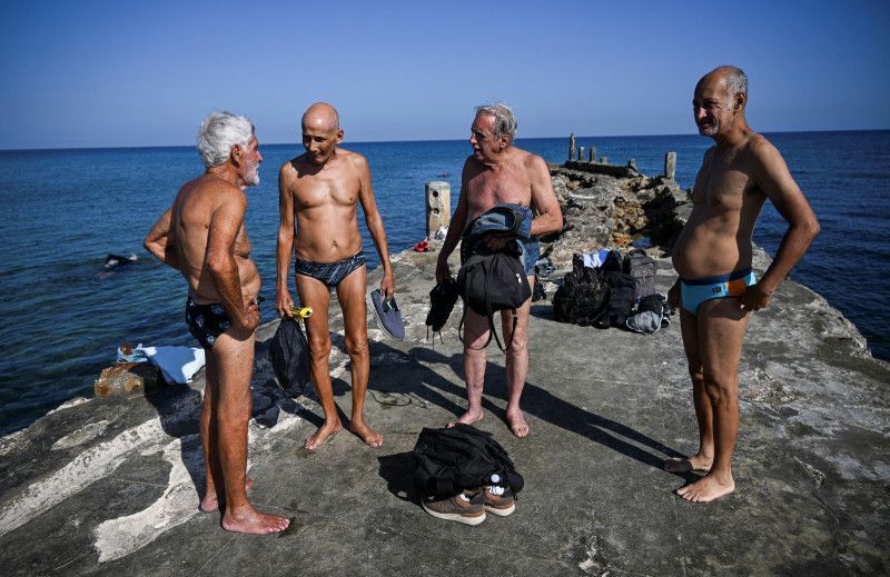 Adultos mayores cubanos desafían la vejez