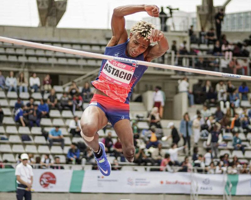 Wagner Astacio, quien obtuvo el 5to lugar en salto alto y 8vo en salto largo en los Juegos Paralímpicos «París 2024», necesita una prótesis para competir en igualdad de condiciones.