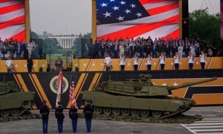 Desfile militar en Washington, mientras protestas en todo EEUU censuran a Trump