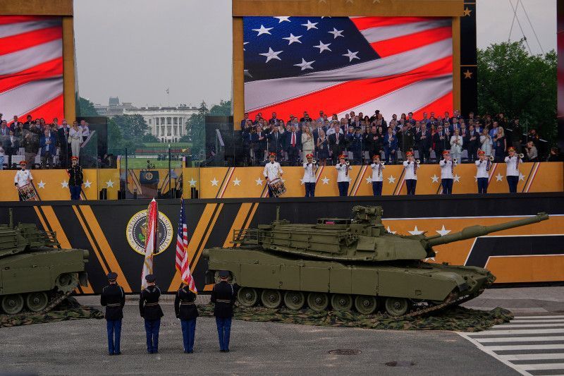 Desfile militar en Washington, mientras protestas en todo EEUU censuran a Trump