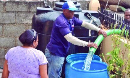 Barrios del GSD sufren estragos por escasez de agua