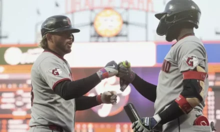 Arias y Guardianes de Cleveland arruinan el debut de Devers con los Gigantes