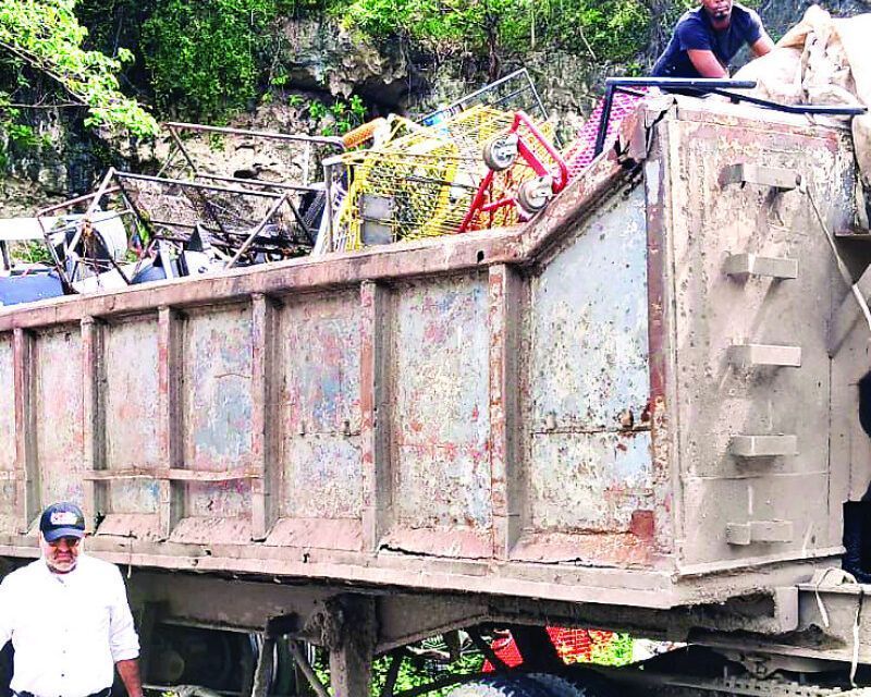 Ayuntamiento del DN inicia retiro de chatarras en el Mirador Sur