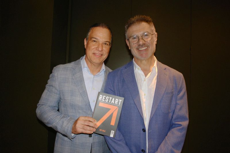 Ney Díaz su libro Restart hasta Barcelona