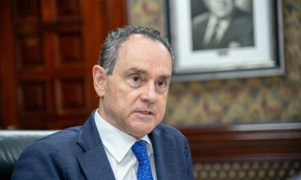 Estados Unidos pierde poder e influencia en América Latina, dice escritor español