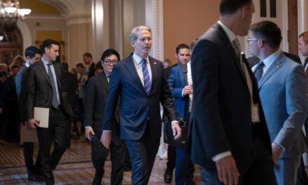 Propuesta de Trump supera votación clave en el Senado