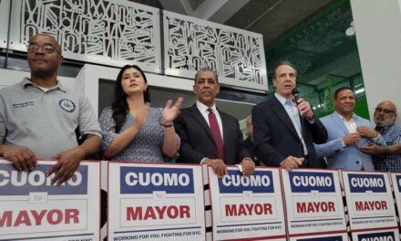 Adriano Espaillat respalda a Andrew Cuomo para la alcaldía de Nueva York