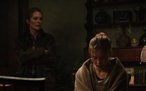 Julianne Moore espera volver a trabajar con Sydney Sweeney tras ‘Echo Valley’: «Pero por dios, que sea en una comedia»