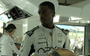 Damson Idris (‘F1: La película’): «Carlos Sainz siempre se pasaba a saludarnos cuando estábamos rodando»
