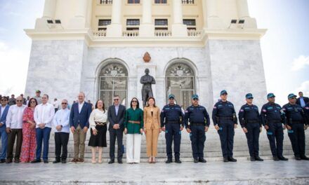 Raquel Peña encabeza lanzamiento del nuevo modelo de servicio policial en Santiago