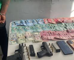 Autoridades detienen hombre a quien ocupan armas de fuego durante operativos en Baní