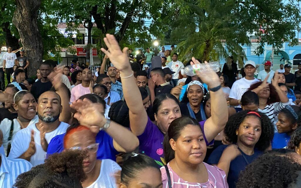 En reapertura parque de Piedras Viva por el Ayuntamiento San Cristóbal, pastores y cantantes evangélicos proclaman municipio “territorio de Dios”