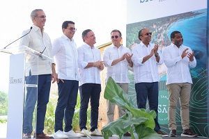 Abinader da inicio a construcción del puerto turístico Samaná Port