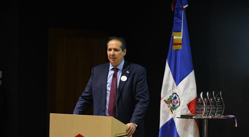 Víctor Atallah dice hará lo posible para que la sangre sea incluida en la seguridad social
