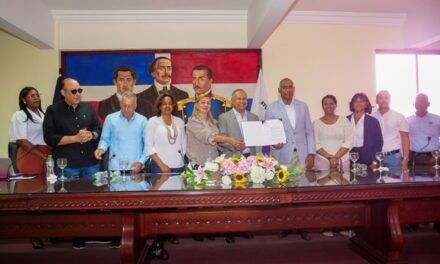 celebran en ayuntamiento de Baní encuentro consultivo del Plan Estratégico de Desarrollo Sostenible 2025–2055 que auspicia el Senador Julito Fulcar 