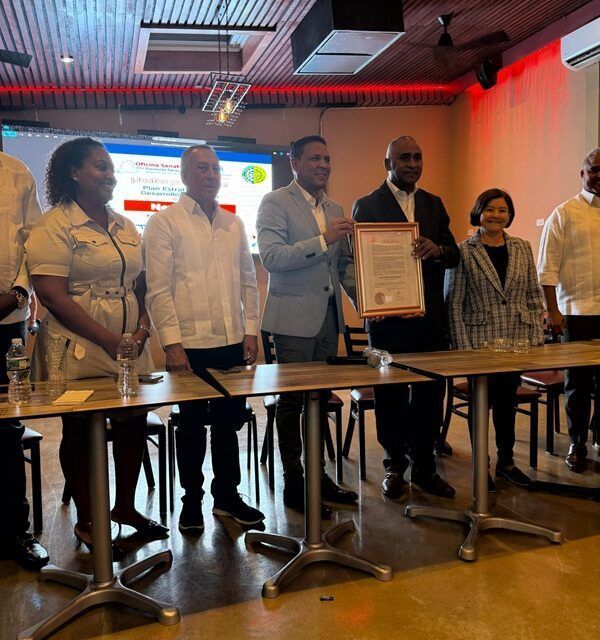 Senador Julito Fulcar es reconocido en EE. UU. por su compromiso con el desarrollo de la provincia Peravia y su apoyo a la diáspora dominicana