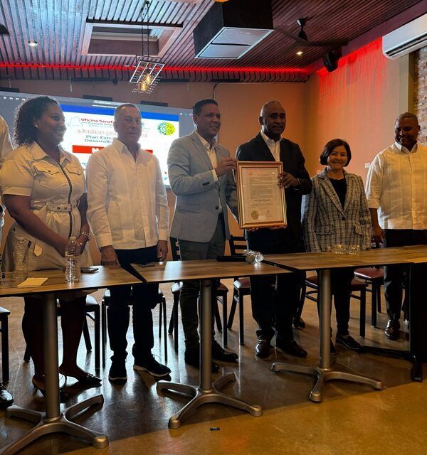 Senador Julito Fulcar es reconocido en EE. UU. por su compromiso con el desarrollo de la provincia Peravia y su apoyo a la diáspora dominicana