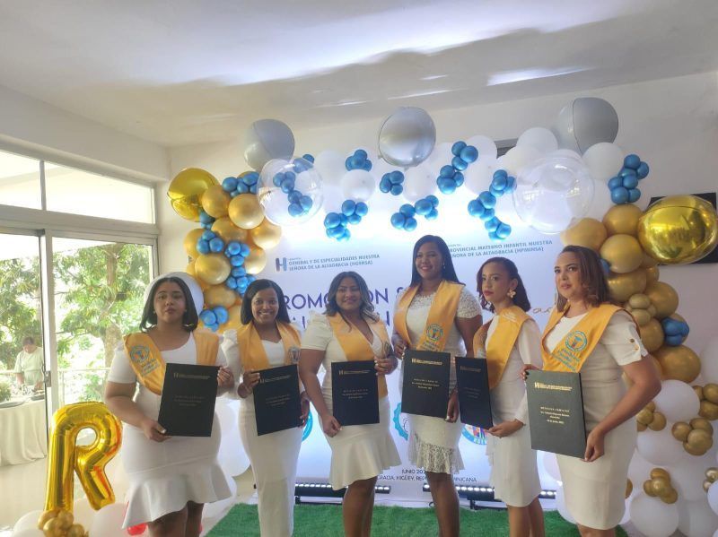 HGENSA y HPMINSA hacen historia con su primera graduación de médicos especialistas