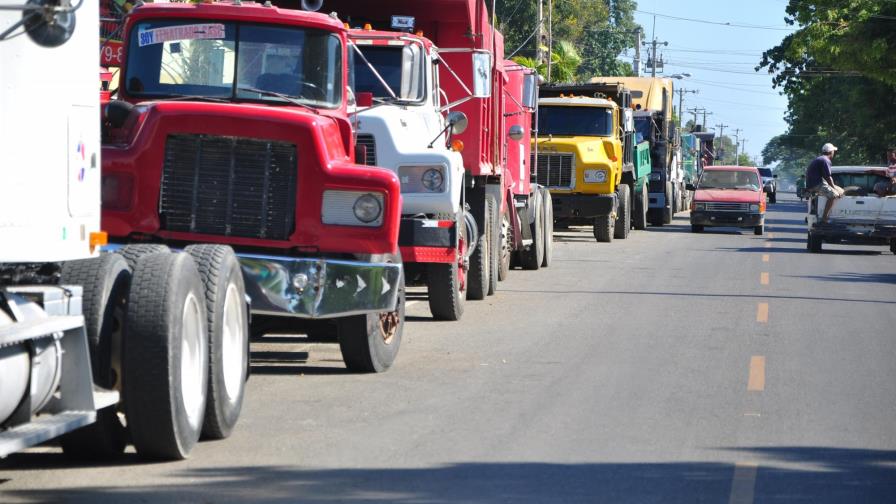 La actividad comercial y de transporte desciende en abril