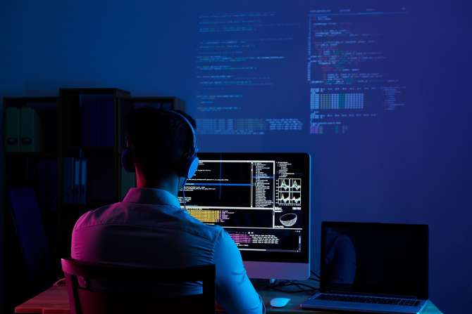 Las profesiones tecnológicas con más futuro en 2025 y más allá: ¿Dónde estarán los empleos mejor pagados?