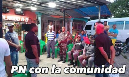 Policía Nacional realiza exitosa reunión comunitaria en el sector Santa Lucía de Camba