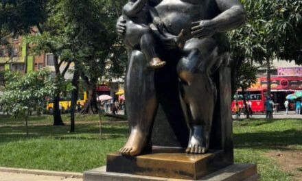 A pie por Medellín: caminando entre esculturas de Botero