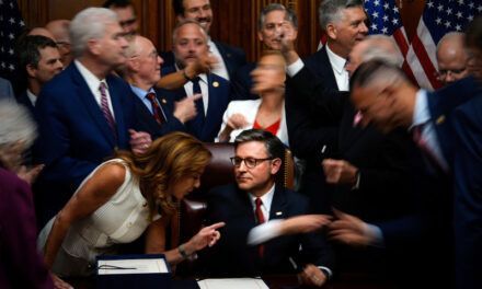Representantes aprueban el presupuesto de Trump