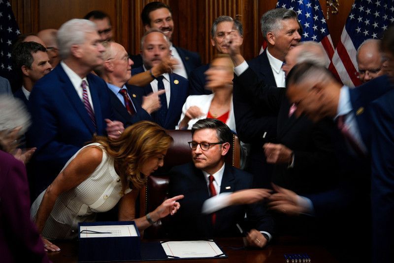 Representantes aprueban el presupuesto de Trump