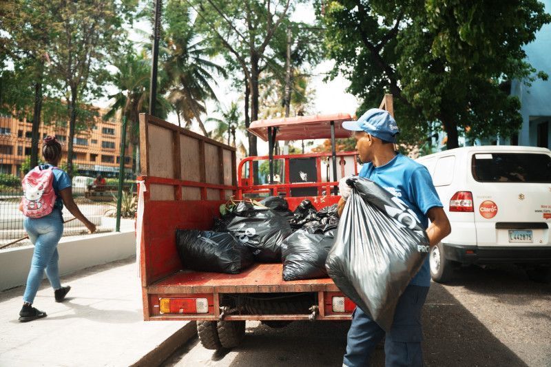 Alcaldía del DN realiza operativo de limpieza y recuperación de espacios públicos en Villa Juana