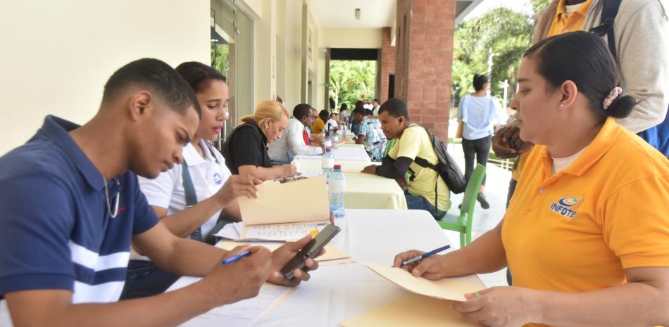 Visión de jóvenes plantea un nuevo diálogo en contrataciones