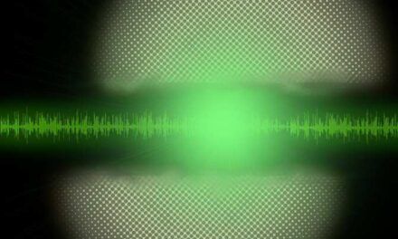Extraña desintegración radiactiva inducida por ultrasonido